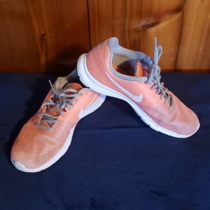 Women's Nike Flex Bijoux size 8